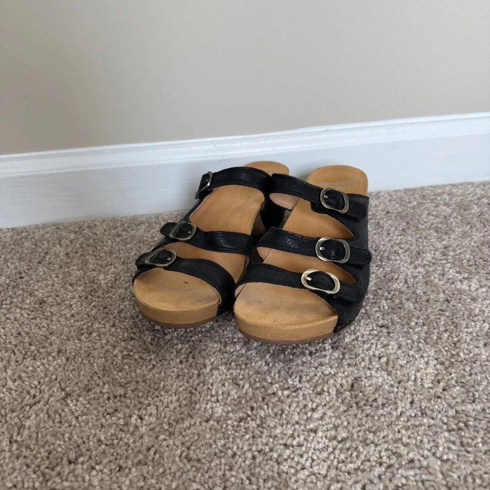 Dansko Women Black Leather Triple Strap Buckle Wedge Slide Sandals Size 38